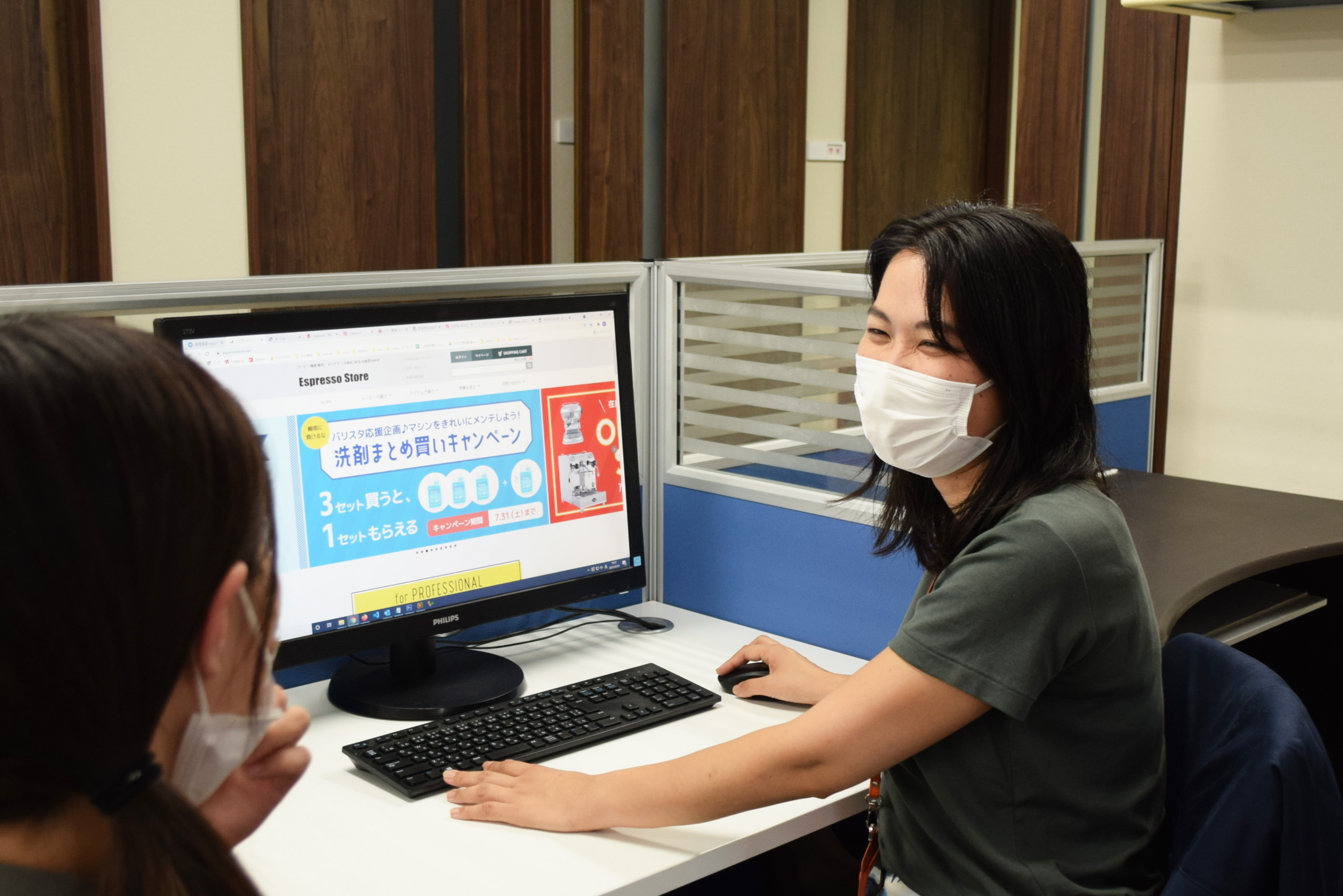営業部WEB販売チーム<br />小山 恵さん